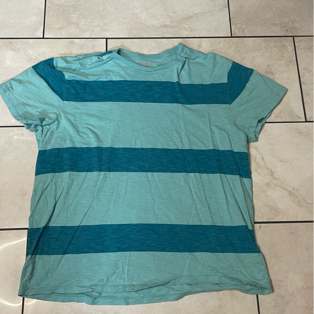 Premium Striped T-Shirt – Size XXL – Pre-Owned with Minor Stains